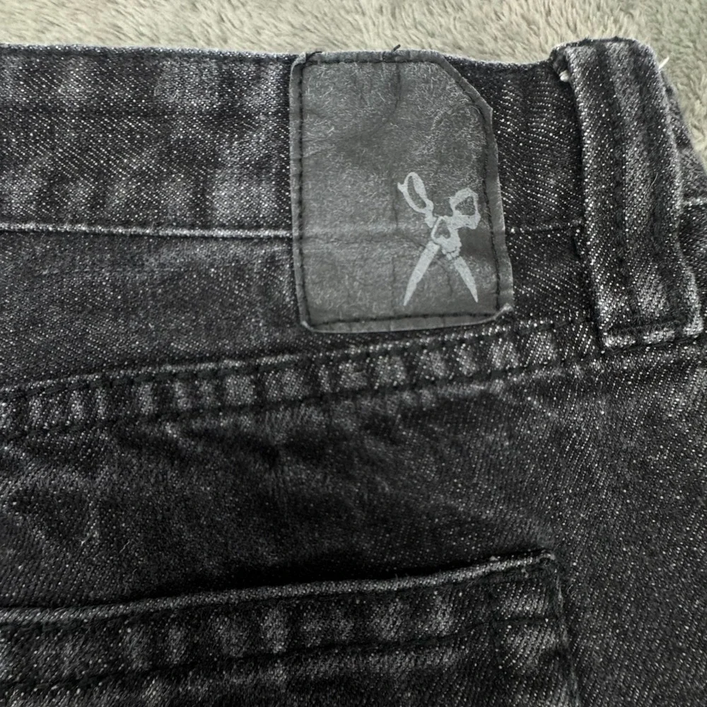 Marc Ecko Cut & Sew Mens 38 Straight Leg Black Denim Jeans‎ Embroidered Pockets